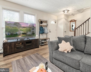 2139 Commissary Circle - Photo Thumbnail 9