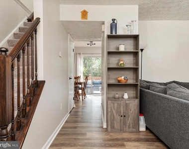 2139 Commissary Circle - Photo Thumbnail 6