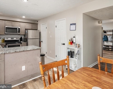 2139 Commissary Circle - Photo Thumbnail 12