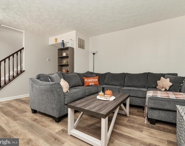 2139 Commissary Circle - Photo Thumbnail 8