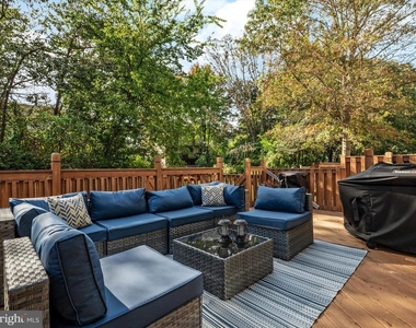 2139 Commissary Circle - Photo Thumbnail 13