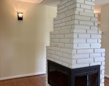 52 Chaucer Drive - Photo Thumbnail 4