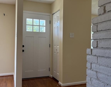 52 Chaucer Drive - Photo Thumbnail 5