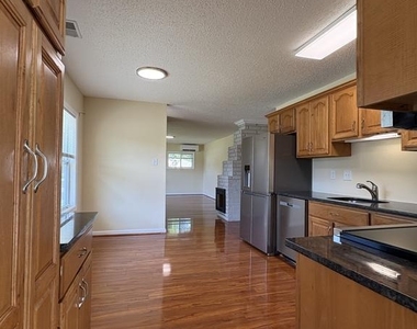 52 Chaucer Drive - Photo Thumbnail 10