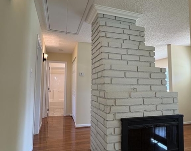 52 Chaucer Drive - Photo Thumbnail 14