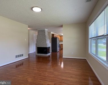52 Chaucer Drive - Photo Thumbnail 2