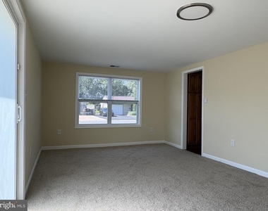 52 Chaucer Drive - Photo Thumbnail 9