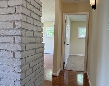 52 Chaucer Drive - Photo Thumbnail 11