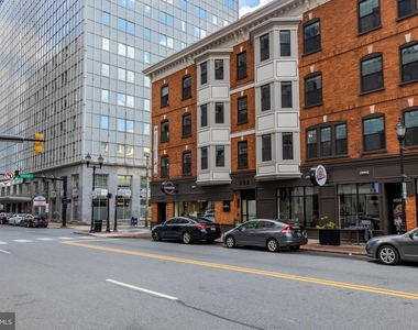 200 W 10th Street - Photo Thumbnail 17
