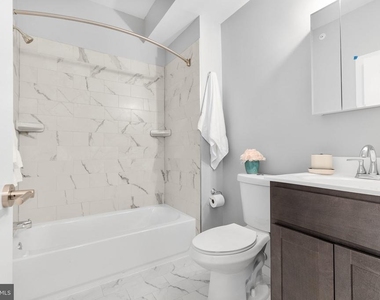 200 W 10th Street - Photo Thumbnail 14