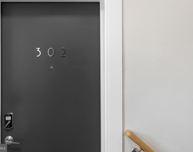 200 W 10th Street - Photo Thumbnail 20