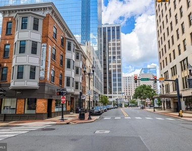 200 W 10th Street - Photo Thumbnail 3