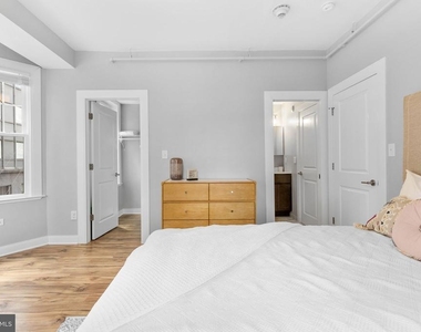 200 W 10th Street - Photo Thumbnail 12