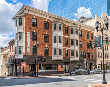 200 W 10th Street - Photo Thumbnail 1