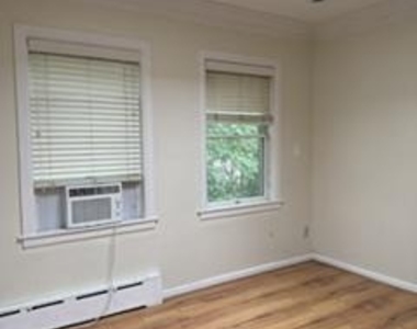 1807 Lovering Avenue - Photo Thumbnail 6