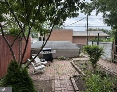 1807 Lovering Avenue - Photo Thumbnail 13