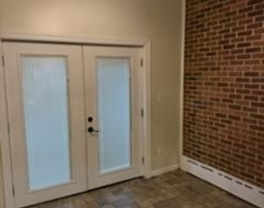 1807 Lovering Avenue - Photo Thumbnail 5