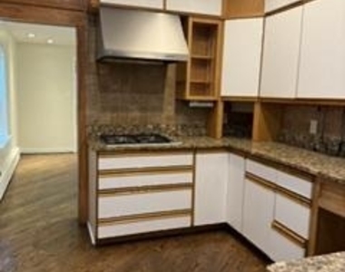 1807 Lovering Avenue - Photo Thumbnail 4