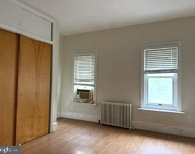 1807 Lovering Avenue - Photo Thumbnail 10
