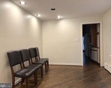 1807 Lovering Avenue - Photo Thumbnail 2