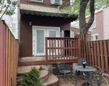 1807 Lovering Avenue - Photo Thumbnail 11