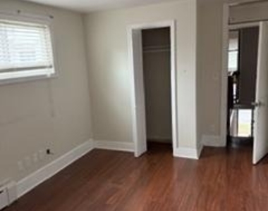 1807 Lovering Avenue - Photo Thumbnail 7