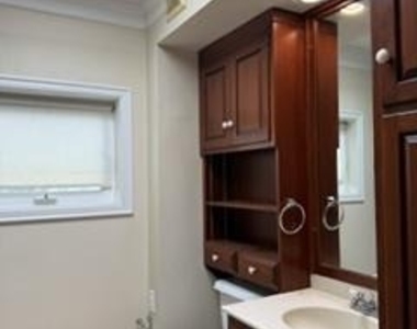 1807 Lovering Avenue - Photo Thumbnail 8