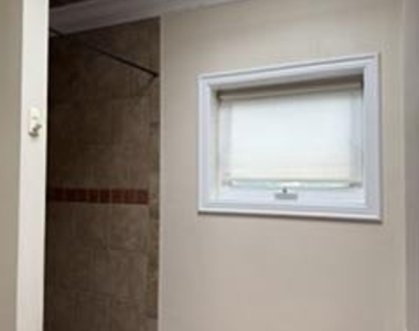 1807 Lovering Avenue - Photo Thumbnail 9