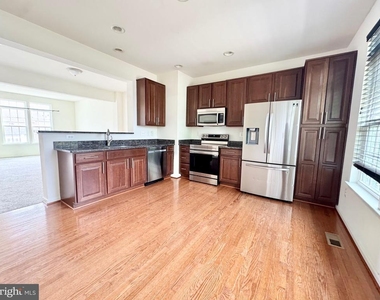412 S Greenberry Lane - Photo Thumbnail 8