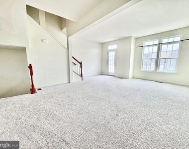 412 S Greenberry Lane - Photo Thumbnail 4