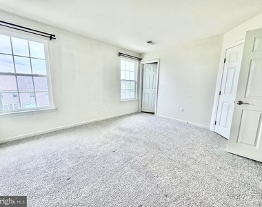 412 S Greenberry Lane - Photo Thumbnail 11