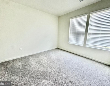 412 S Greenberry Lane - Photo Thumbnail 17