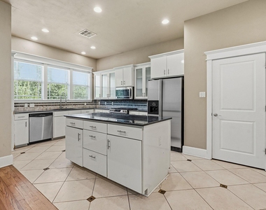 1305 Cometa St - Photo Thumbnail 5