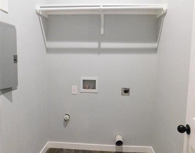 207 Laurel Ln - Photo Thumbnail 14