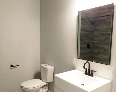 207 Laurel Ln - Photo Thumbnail 13
