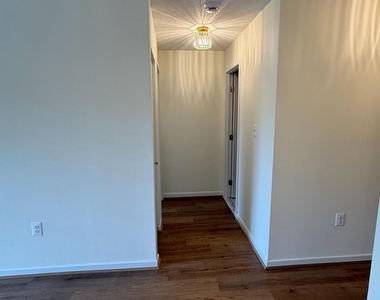 2111 Wisconsin Avenue Nw - Photo Thumbnail 4
