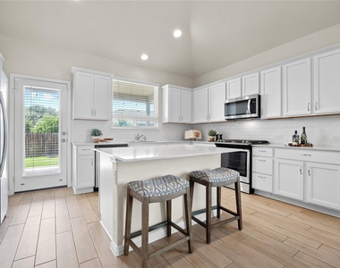 2413 Star Hill Ranch St - Photo Thumbnail 15