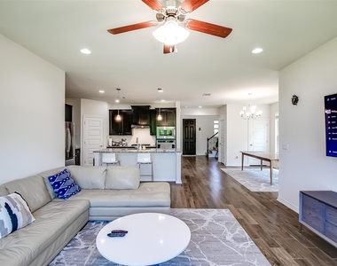 9202 Spade Cir - Photo Thumbnail 18