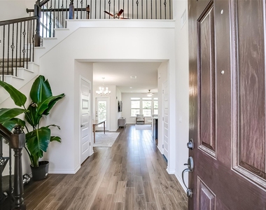 9202 Spade Cir - Photo Thumbnail 3