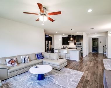 9202 Spade Cir - Photo Thumbnail 12