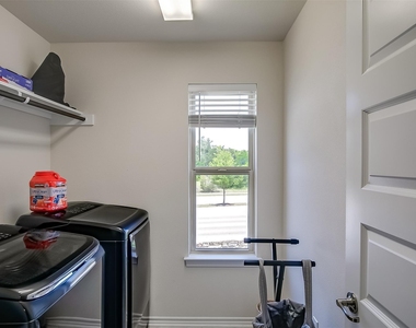 9202 Spade Cir - Photo Thumbnail 21