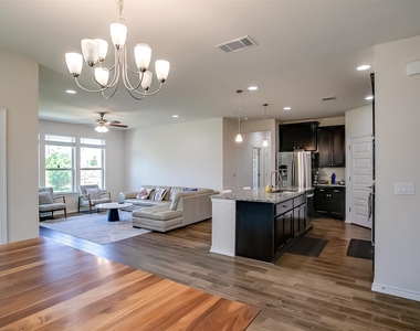 9202 Spade Cir - Photo Thumbnail 7