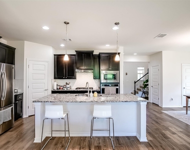 9202 Spade Cir - Photo Thumbnail 8