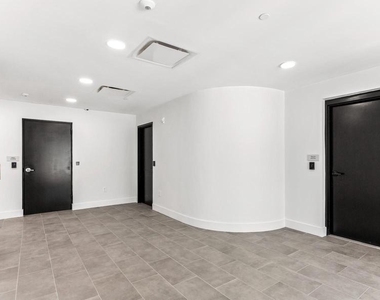 2415 37th St Nw - Photo Thumbnail 4