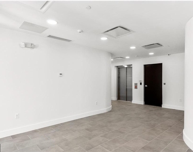 2415 37th St Nw - Photo Thumbnail 5