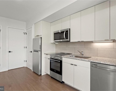 2415 37th St Nw - Photo Thumbnail 17