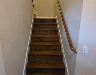 7901 Southwest Pkwy - Photo Thumbnail 15