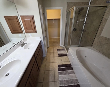 7901 Southwest Pkwy - Photo Thumbnail 9