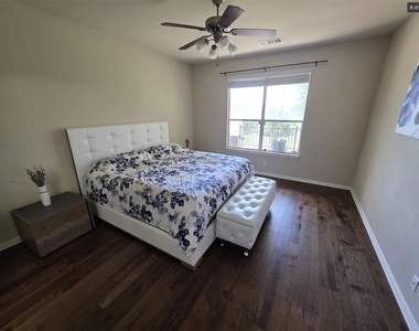 7901 Southwest Pkwy - Photo Thumbnail 7