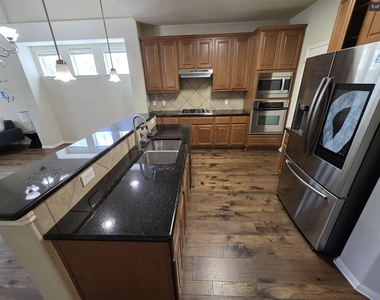 7901 Southwest Pkwy - Photo Thumbnail 4